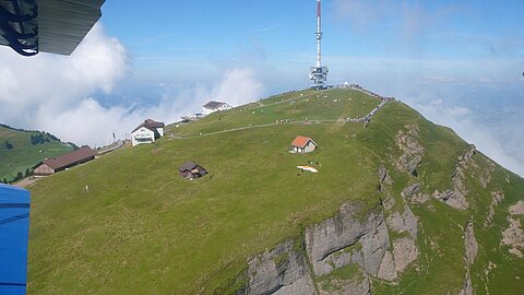 Im Hintergrund der Glärnisch.