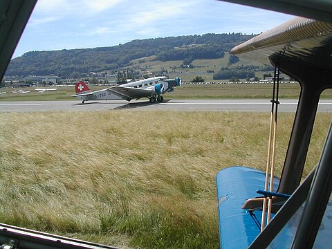 Ju-52 rollt zum Start.
