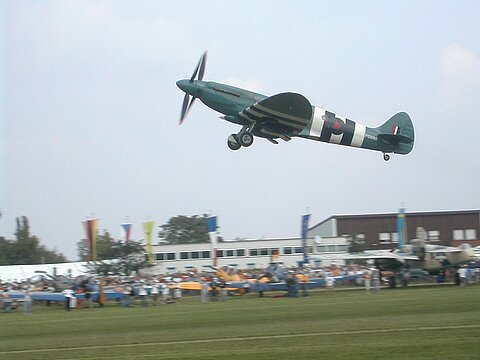 Kurzstart eines Supermarine Spitfire.