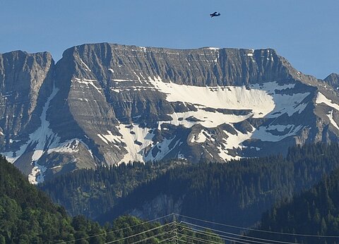 Hoch über der Gegend der Axalp.
