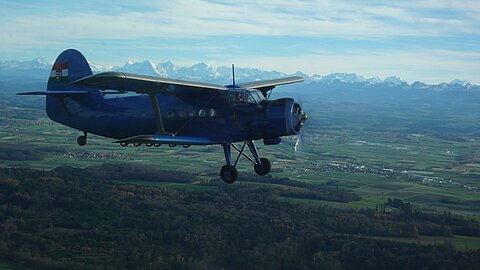 Auf dem Rückflug nach Grenchen, im Hintergrund die Berner Alpen.