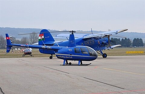 Blau in blau, die Antonov rollt zum Start.