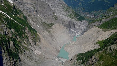 Der Felsabsturz am unteren Grindelwaldgletscher.