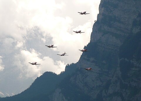 Formation Tunell des PC-7-Teams.