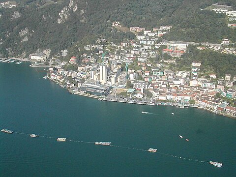 Auf einem Vereinsflug, Blick auf das bevorstehende Feuerwerk in Lugano.