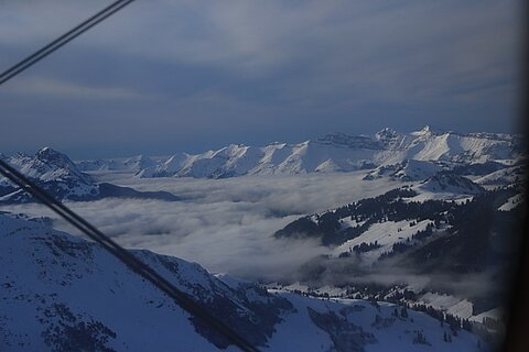 Blick in Richtung Flugplatz Saanen.