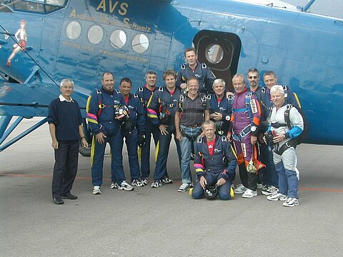 #29_Fallschirmspringer ueber Erlach 2.10.2004
