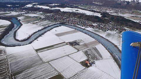 Zugefrorene Aareschleife bei Grenchen.