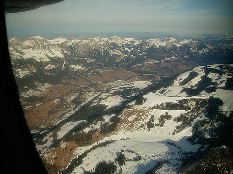 Im Steigflug über dem Simmental.