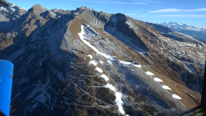 Auf dem Rückflug von den Alpen vom Sonntag, 1. Oktober 2023 über der Stadt Bern.